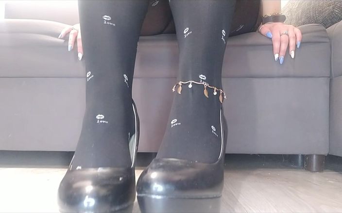 Monica Nylon: Fötter fetisch, svart nylon och höga klackar