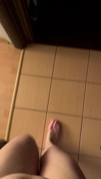POV: Dźwięki chodzenia klapkami