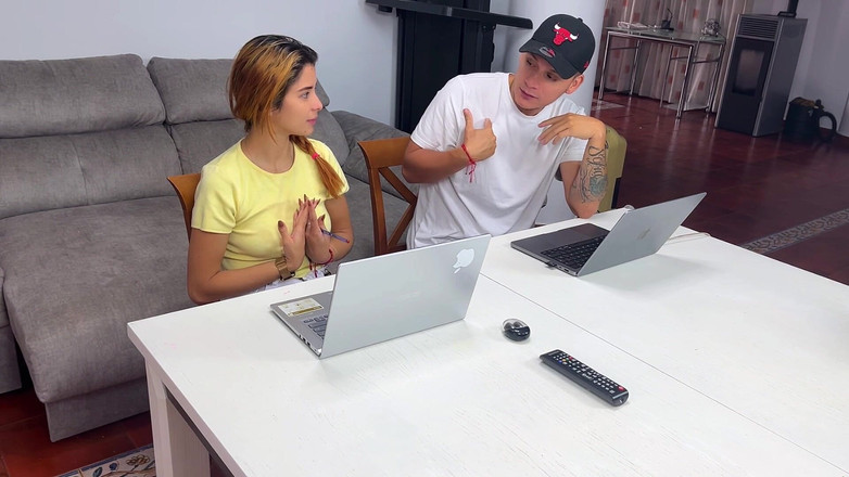 Labestiaylabella: Cewek penurut dientot habis-habisan tanpa bilang apa-apa dan dicrot di...