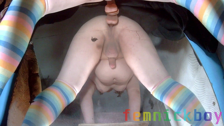 femnickboy: Fetter Sissy Femboy spielt mit seinem kleinen spielzeug