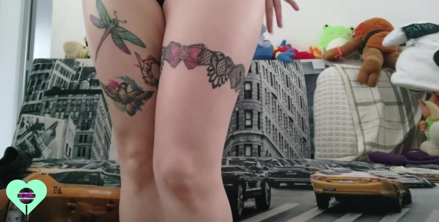 Candy Camille: 我用我继兄弟的精液找到了一个避孕套，并用它自慰