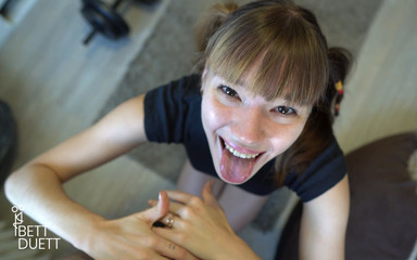 BettDuett: Pompino fidanzata carina con un'enorme sborrata!