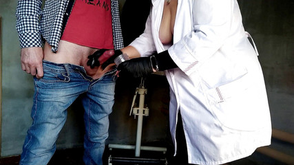 OurFetishLife: Nadržená milf sestřička s přírodními prsy miluje moje sperma