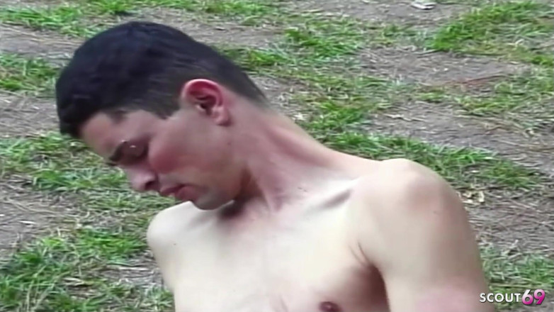 Shemale TS Collection: Sexig Shemale knullar mager pojke utomhus i hårig rövhål