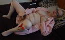 Horny vixen: Ngentot dildo 25 cm pakai stoking putih dan celendungan merah muda