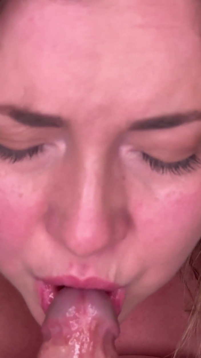 Maria Kane: Primo piano: gli succhio il cazzo mentre sborro duro da 69....