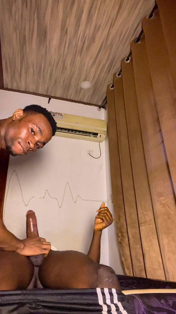 Dickofpolicy: Una amiga heterosexual vino a dar un masaje y fue...