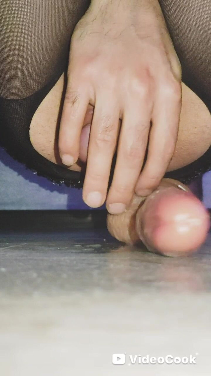 Lana Cross: अकेले ठंडा करें