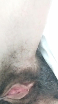 Menghidu pepek berbulu di muka awak! Regangan pagi bogel.
