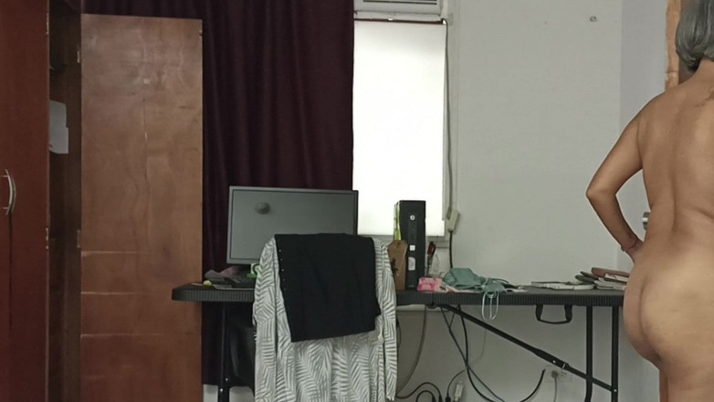 Swingersamateur40: Tive coragem de olhar pela porta enquanto você tomava banho,...