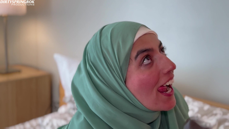 Aaliyah Yasin: Hijabi Aaliyah Yasin recebe uma grande surpresa de josy