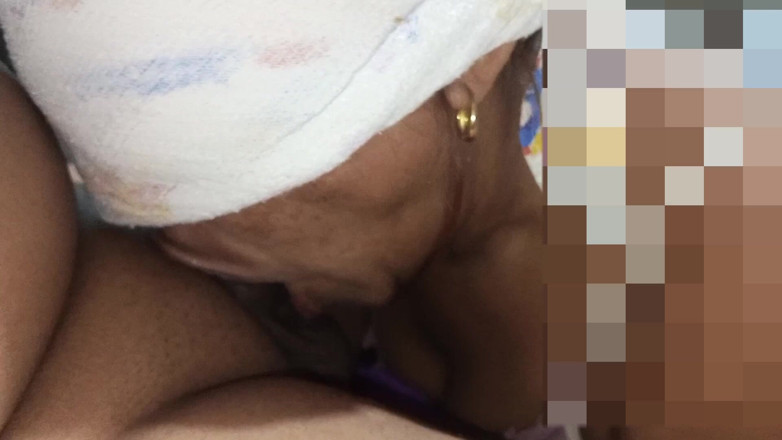 anal_queen_amateur: Wanita tua itu biasa mengambil air mani setiap hari.