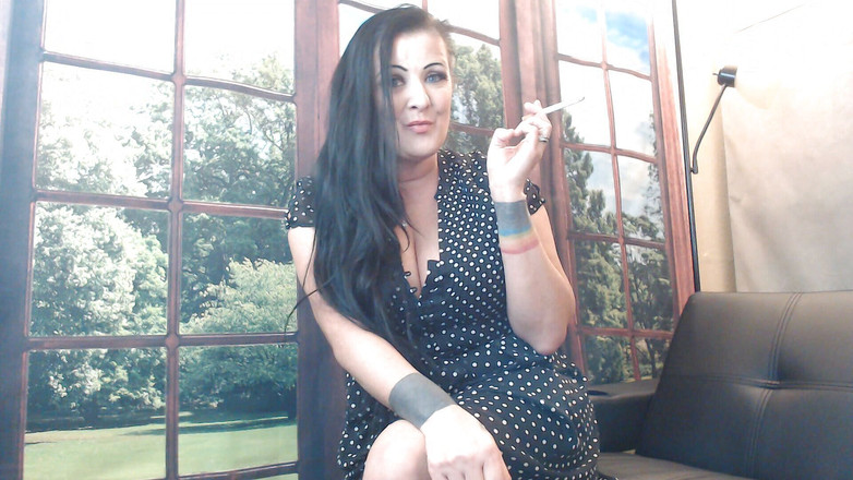 Abby Anna: Kouření milf holí vysokoškolského nevlastního syna