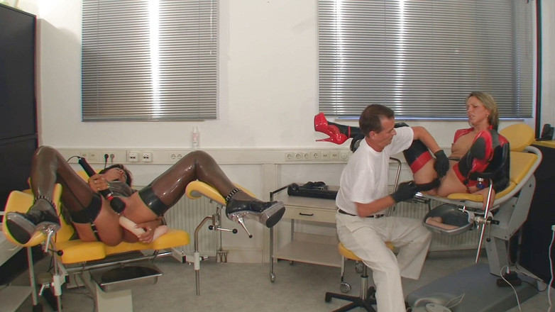 Rubber & Clinic Studio - 1ATOYS: 2 gummislampor - fistande kul på gynoborden