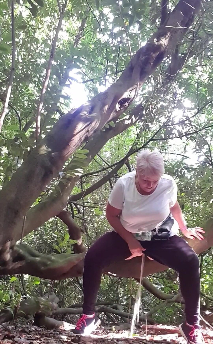 Uk Joolz: Beccato poco a fare a piedi nei boschi... solo da...