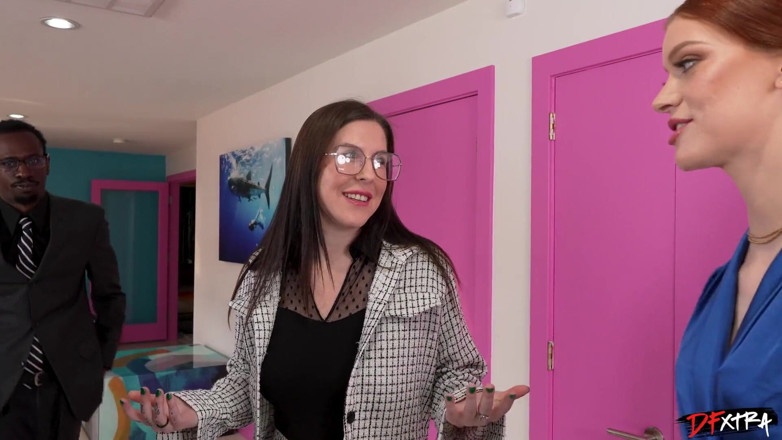 Dogfart Network: Dfxtra Erin Everheart's Exhibitionist Gangbang