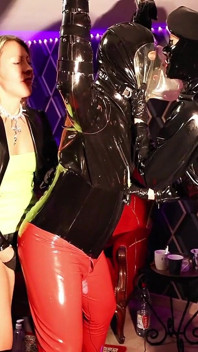 Slave Latex Training & Pegging by Two Dominatrices - Maîtresse Julia & Miss Lupa Mannara