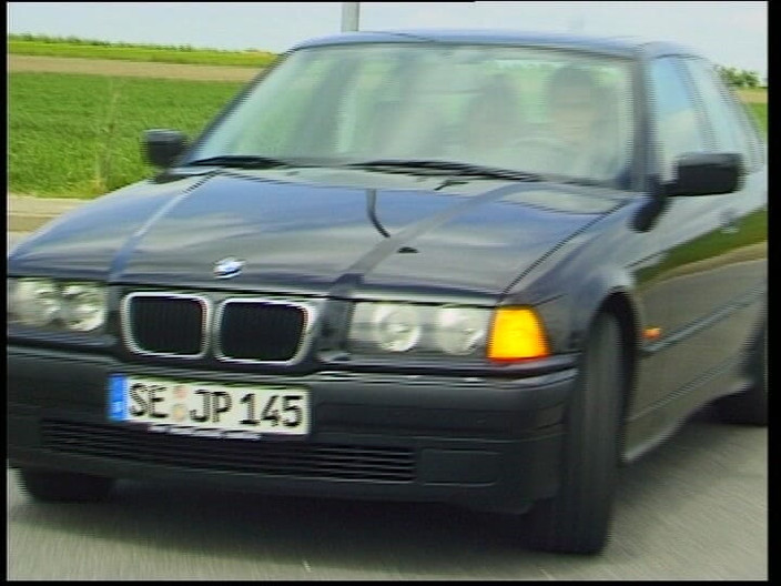 German Fuck Movie: Mandy e la sua sorellastra seducono l'autista