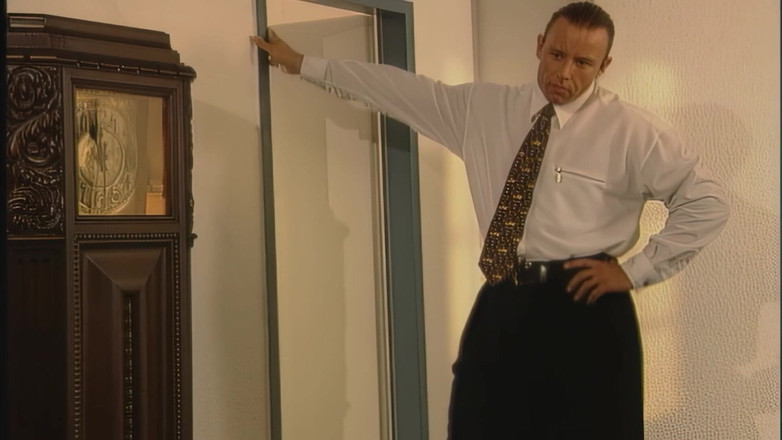 Romance with Love: オフィスのブロンドのディープスロートが太った同僚のペニスを