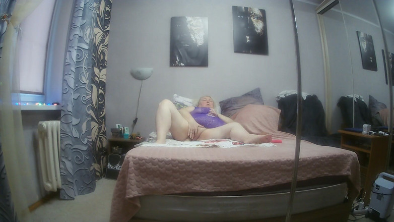 Zona901: Jag tittar på min svärmor som leker med sin stora...