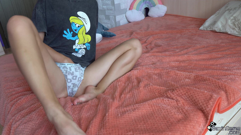 Sex In Game: Girl fingering and caresses beautiful body
