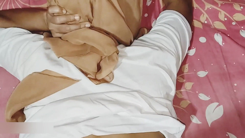 Pasutri indo: En kvinnlig student som bar hijab hade sex med sin...