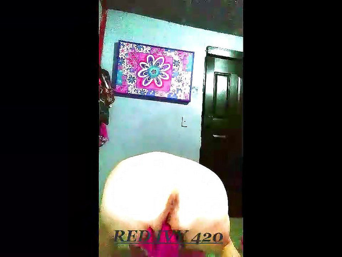 RedIvy420: 粉色橡胶手套阴户指法