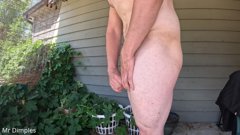 Mr Dimples: Я трахаю себе на вулиці своїм ділдо з великим чорним членом!