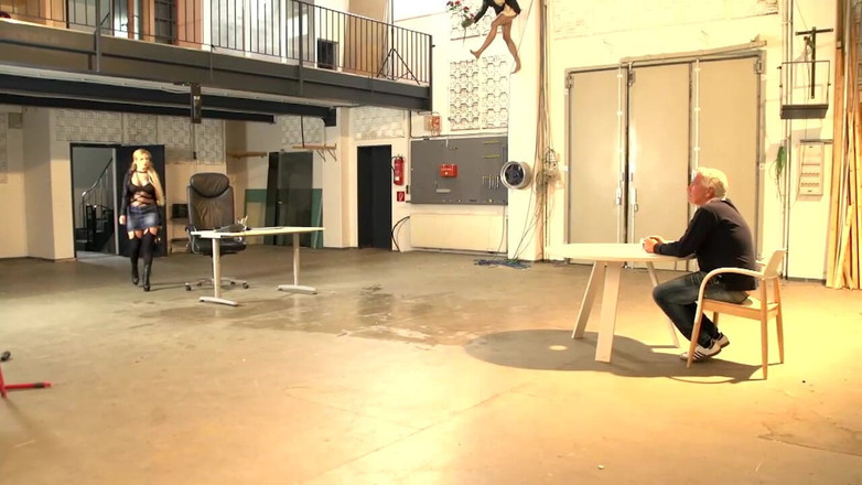 MCG Empire: 美丽的金发熟女与大奶子撒尿和喷与大成熟的鸡巴