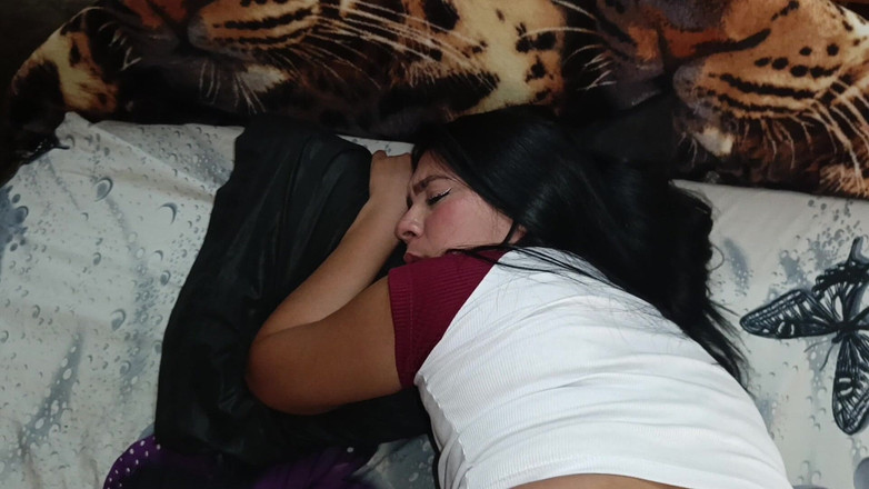 Artemisa74: Домашний секс с моей возбужденной латинской мачехой, она делает мне доброе утро, минет дома секс в испанском латинском порно