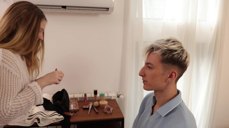 Oliver Strelly: Twink a Nevlastní Sestra Sáli Nevlastního Otce