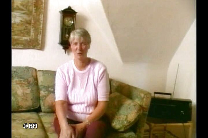 Nasty matures and dirty grannies club: Babcia cieszy swoją owłosioną cipkę