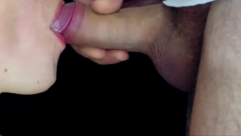 Anna Shpilman: Pompino sensuale con bocca sborra in primo piano