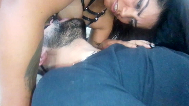 Raquel Cardoso Da Rosa: Cewek sange ini dudukin wajah pacarnya