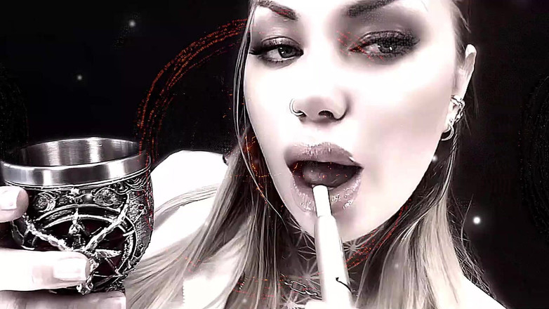 Goddess Misha Goldy: Sussurre delle mie labbra che cadono nel mio peccaminoso conto...