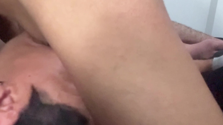 Broken holes - gay cuckold: Sen Izlerken O Beni Memnun Etmek Istedi