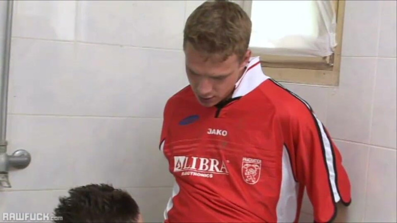 Raw Fuck: Kongkek bola sepak berpeluh mandi air mani