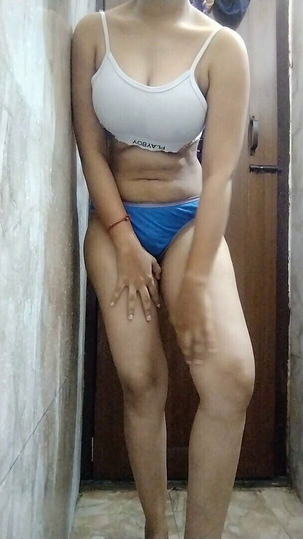 Riyathakur: Joder nueva mucama cuando se baña india