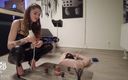 Zara Bizarr: Strom- und wachsspiele mit den sklaven