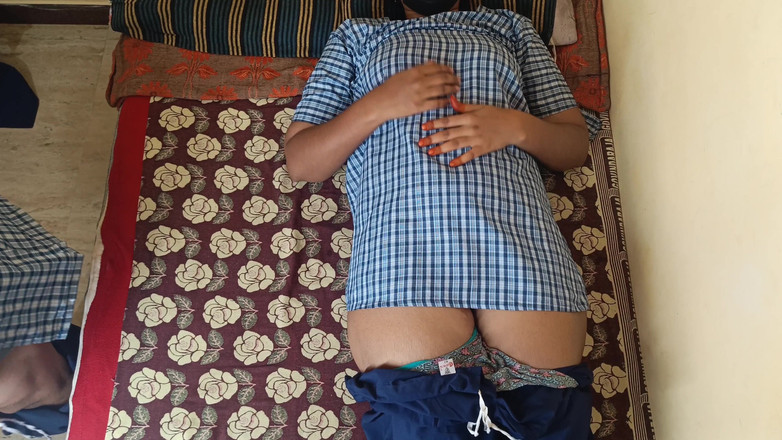 Pushpa studio: Una chica con su padrastro