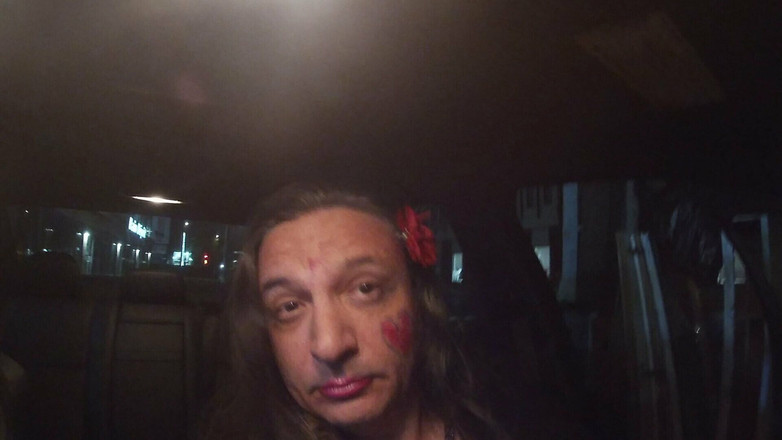 JonasBen: Возбужденный кроссдрессер сисси-ловушка показывает в дождливую ночь соло-видео