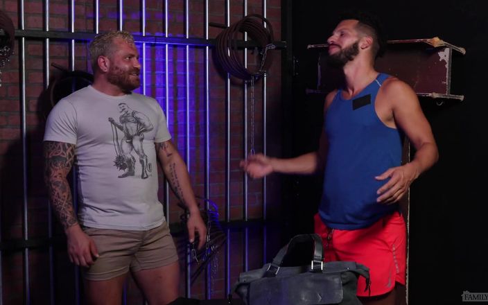 Pride studios: Familycreep - incitanta Riley Mitchel fute fundul suculent al fratelui său...