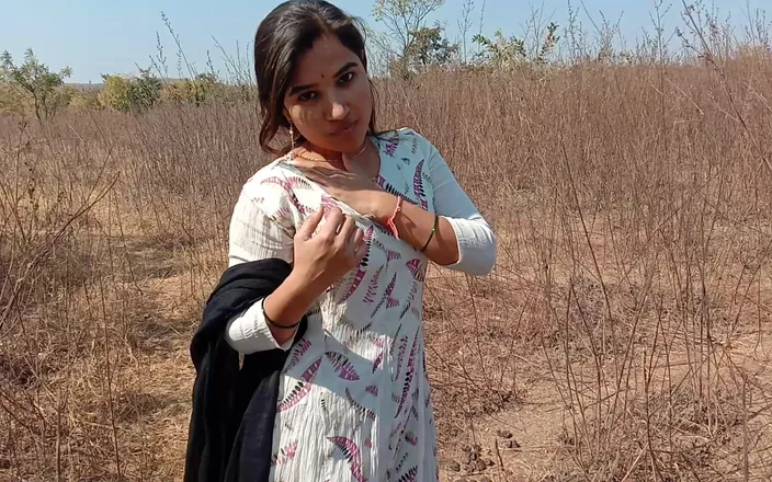 Kamini Bhabhi: Beautiful Real Indian Kamini Bhabhi Getting Naked in Jungle