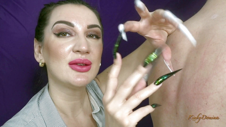 KinkyDomina: दुष्ट अतिरिक्त लंबे तेज नाखून खरोंच