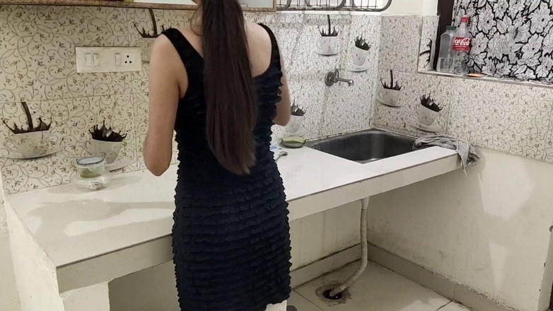 Saarabhabhi6: Une belle-sœur se fait baiser, Ça aussi dans la cuisine, Sarabhabhi6