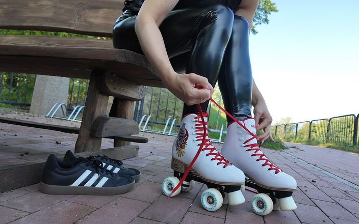 Patrycia_69: Une modèle de rollers en latex se fait baiser par...