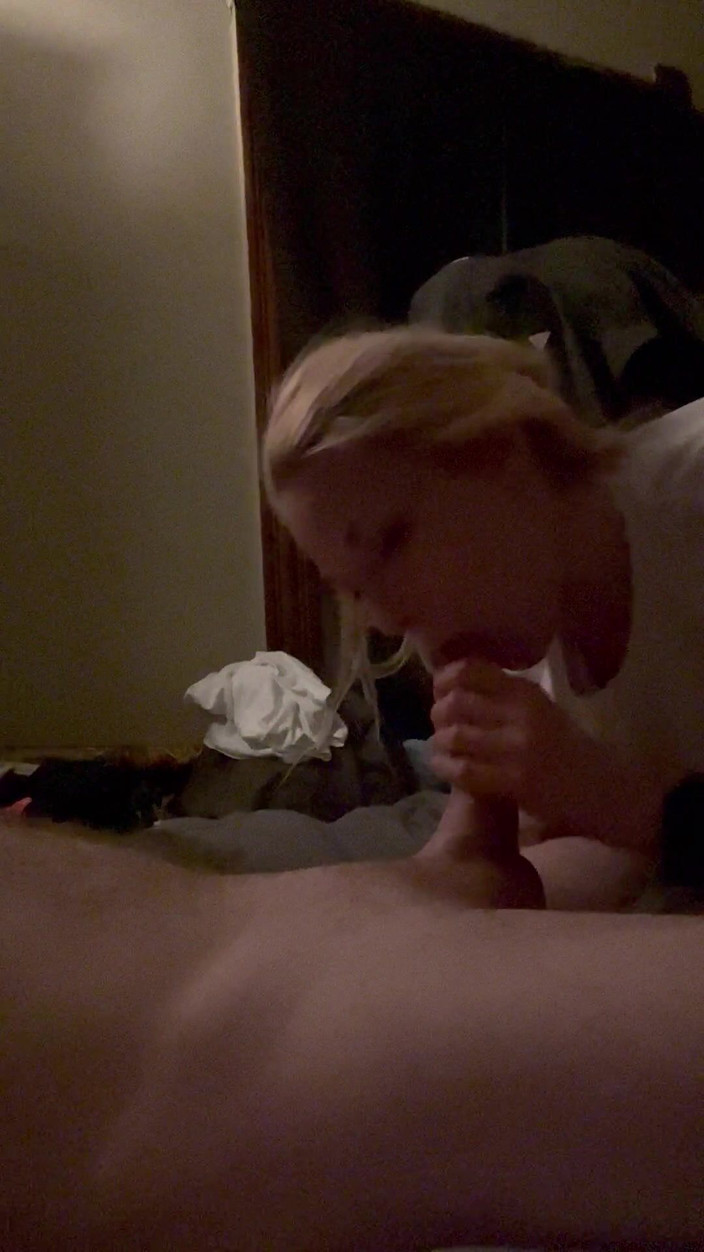 SargeantFOXyLady: セクシーな金髪gf吸いオフ彼女の男