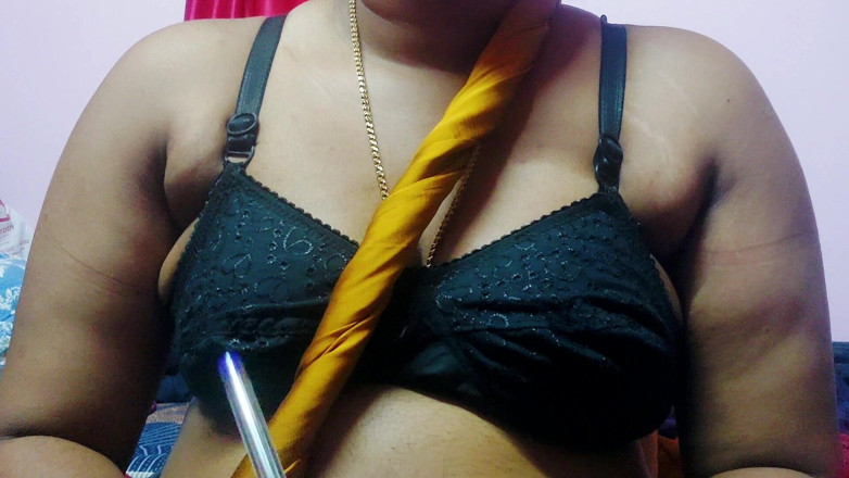 Desi Mohini: Sexy bhabhi sama s nevlastním bratrem