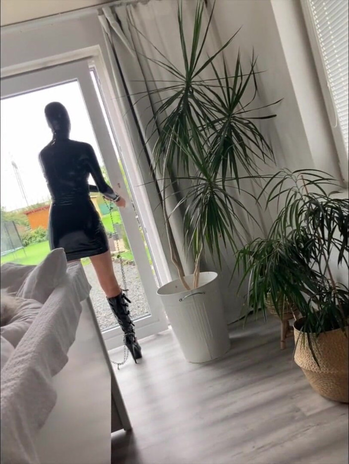 Eve Rest: Latex maid service in high heels and chains