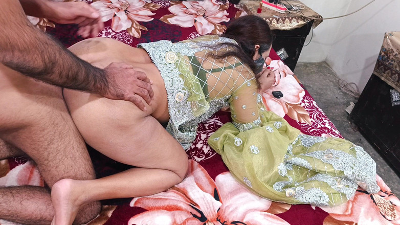 Gullnazkhan: 印度德西阿姨阿姨在后入式美丽的混蛋印度阿姨性爱 xxxxx 印地语音频